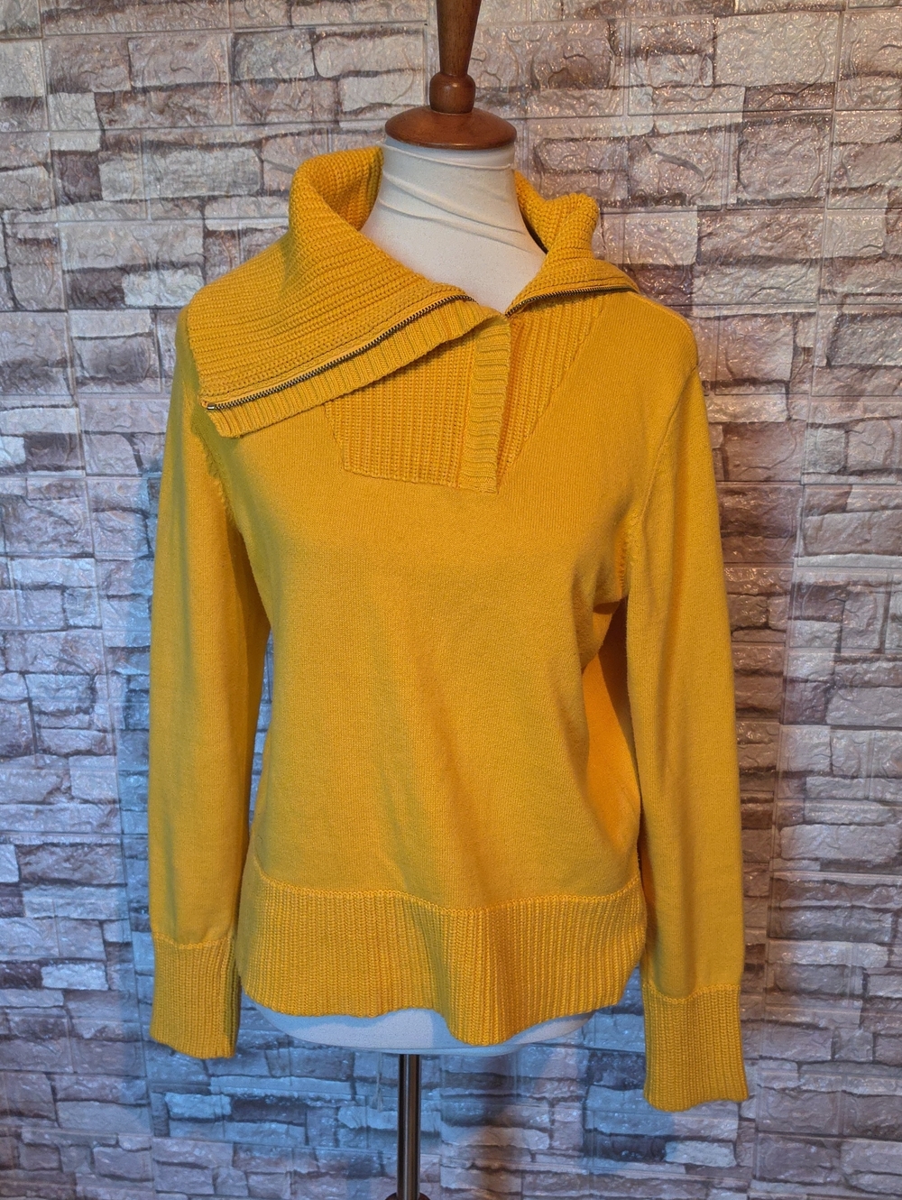 Lauren Ralph Lauren Women’s Yellow Sweater with Fold-Over Collar Vintage